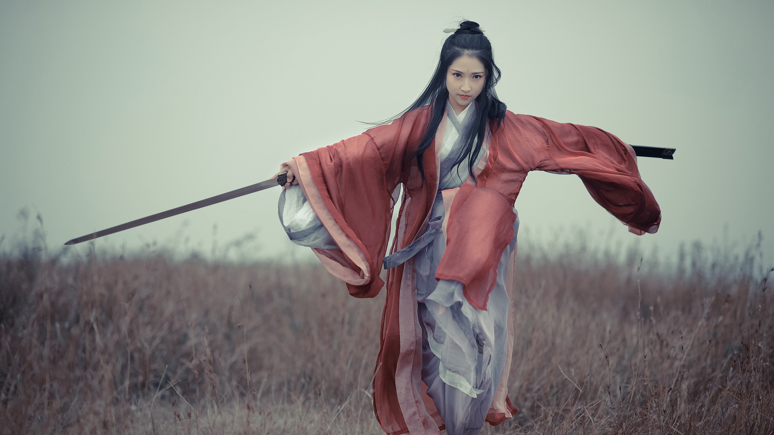 英格兰骑手丽莎·威尔逊在巴黎奥运会盛装舞步比赛中获得第十名，展现出色表现。